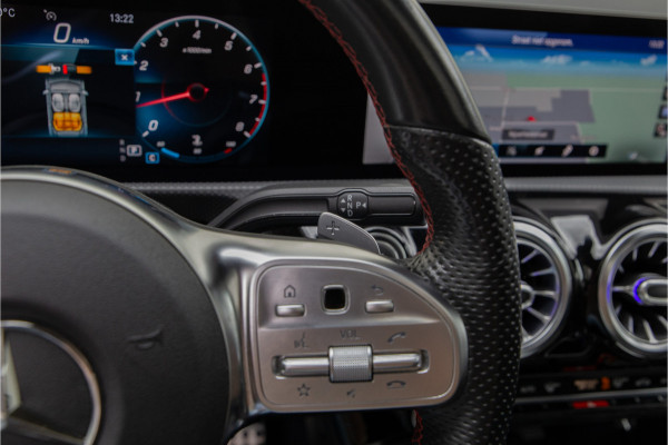 Mercedes-Benz A-Klasse 200 AMG Premium, Pano, Widescreen, Sfeerverlichting, 19"