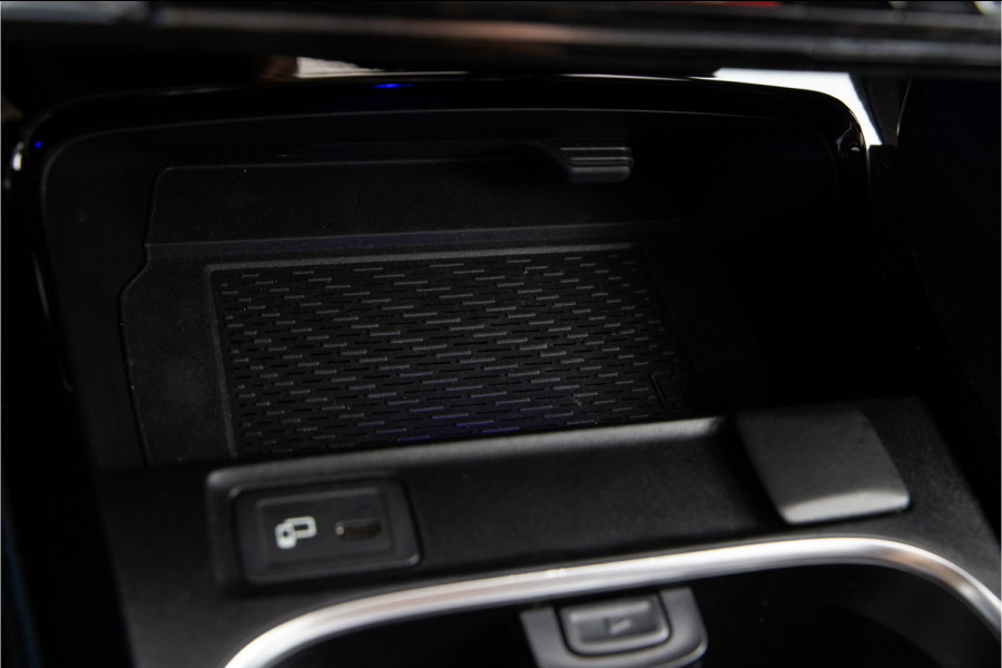 Mercedes-Benz A-Klasse 200 AMG Premium, Pano, Widescreen, Sfeerverlichting, 19"