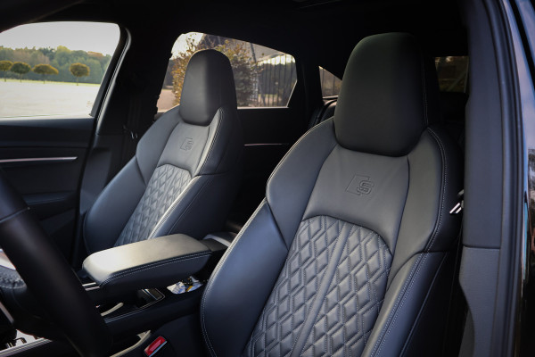 Audi e-tron Sportback 55 quattro 95 kWh | RS-STOELEN | ADAPTIVE CRUISE | 22" | B&O SURROUND | PANORAMADAK | VIRTUAL MIRRORS | STUURWIELVERWARMING | TR DUBBEL GLAS | SFEERVERLICHTING | DUBBEL OPLAADPUNT L+R | ETC.