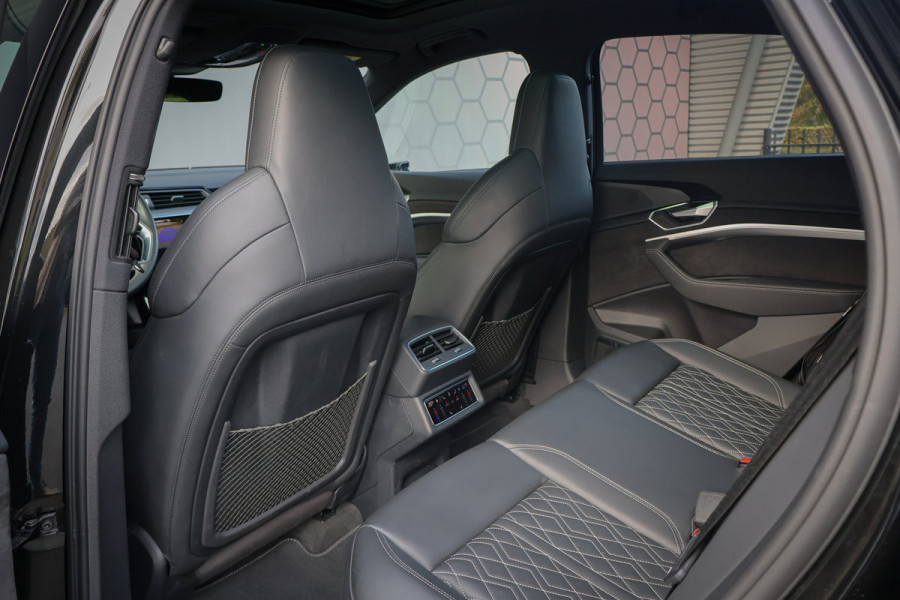 Audi e-tron Sportback 55 quattro 95 kWh | RS-STOELEN | ADAPTIVE CRUISE | 22" | B&O SURROUND | PANORAMADAK | VIRTUAL MIRRORS | STUURWIELVERWARMING | TR DUBBEL GLAS | SFEERVERLICHTING | DUBBEL OPLAADPUNT L+R | ETC.