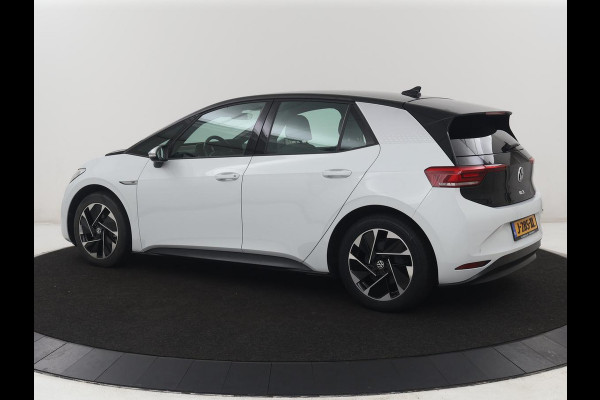 Volkswagen ID.3 First 58 kWh | SOH 92,5% | Stuur/stoel verwarming | Cruise control | Carplay | Navigatie | Sfeerverlichting | Park assist | EV