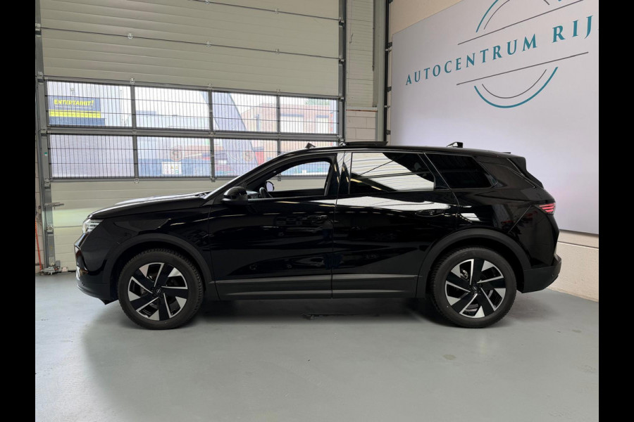 Opel Grandland 1.2 Turbo Hybrid GS, 1 jaar Bovag garantie, Panoramdak, Head up display, Camera, Stoel/Stuurverwarming