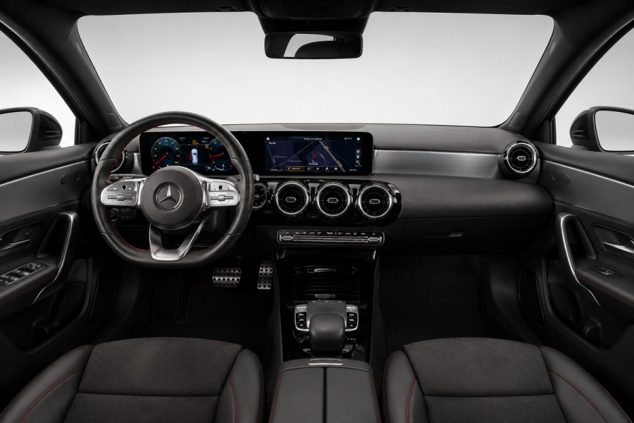 Mercedes-Benz CLA-Klasse Shooting Brake 180 AMG | NL-AUTO | DEALER ONDERH | FACELIFT | GROOT SCHERM | STOELVERW | ETC