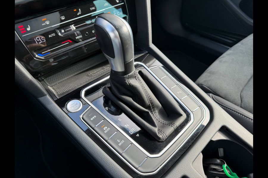 Volkswagen Passat Variant 1.4 TSI PHEV GTE * Panoramadak * AUTOMAAT * Navigatiesysteem * 18 Inch Velgen *