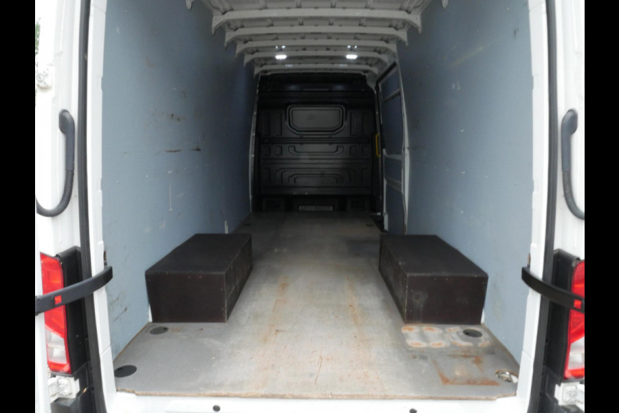 Volkswagen Crafter 2.0TDI 177PK L4H2 AUTOM AC Imp 3-zits 3.5T-haak Dubbel lucht