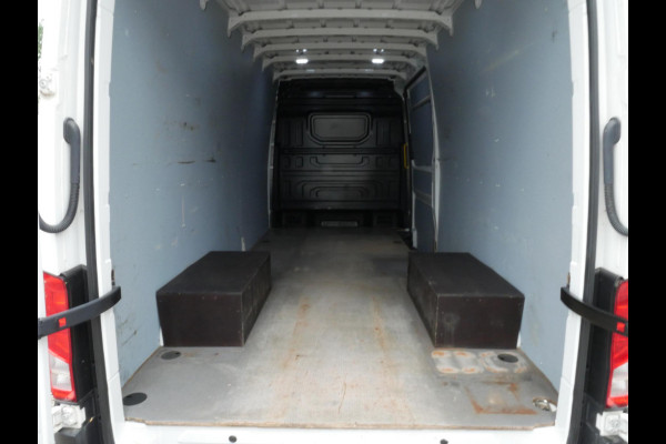 Volkswagen Crafter 2.0TDI 177PK L4H2 AUTOM AC Imp 3-zits 3.5T-haak Dubbel lucht