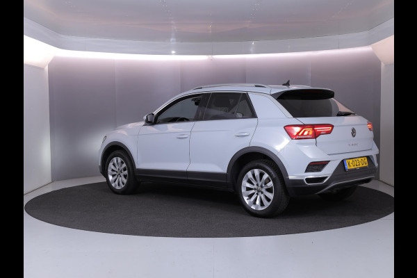 Volkswagen T-Roc 1.5 TSI Style Business 150 pk | Navigatie | Trekhaak (afneembaar) | Parkeersensoren | LED koplampen | Adaptieve cruise control |