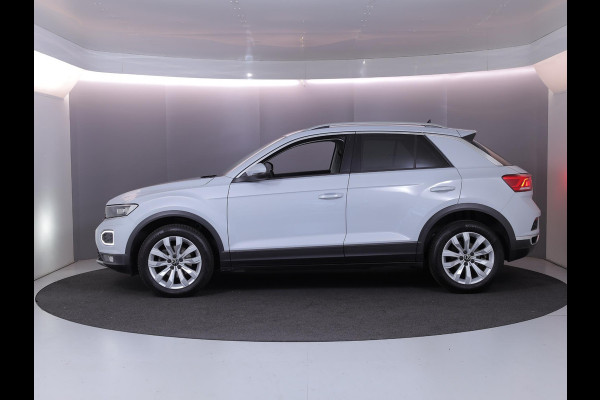 Volkswagen T-Roc 1.5 TSI Style Business 150 pk | Navigatie | Trekhaak (afneembaar) | Parkeersensoren | LED koplampen | Adaptieve cruise control |