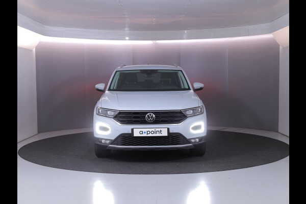 Volkswagen T-Roc 1.5 TSI Style Business 150 pk | Navigatie | Trekhaak (afneembaar) | Parkeersensoren | LED koplampen | Adaptieve cruise control |