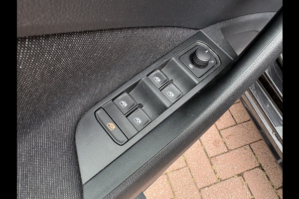 Škoda Kamiq 1.0 TSi DSG 110pk Business Edition NAVI/CARPLAY/VIRTUAL/CLIMA/CRUISE/PDC/STOELVERWARMING