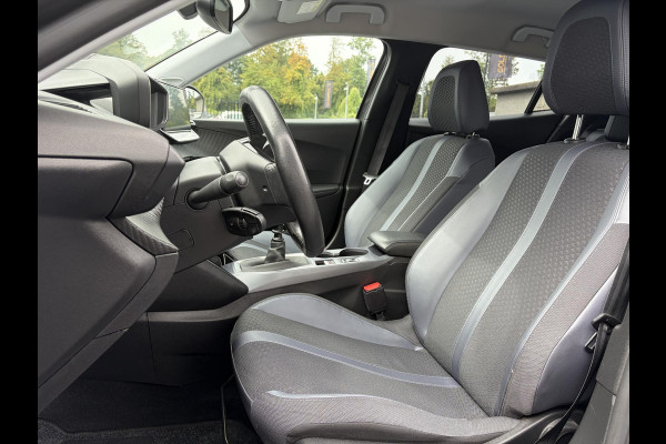 Peugeot 2008 1.2 PureTech Allure 2e Eigenaar l D-riem vv in 08/2024 l Camera360° l Draadloze telefoonlader l 131pk l Carplay l Navi l 6 Bak l Clima l Cruise l Halfleder l Keylss l 17'' Lmv l Pdc l N.A.P l Apk tot 09-2028