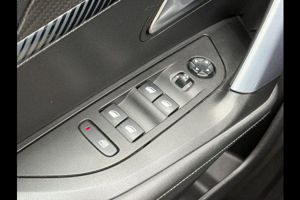Peugeot 2008 1.2 PureTech Allure 2e Eigenaar l D-riem vv in 08/2024 l Camera360° l Draadloze telefoonlader l 131pk l Carplay l Navi l 6 Bak l Clima l Cruise l Halfleder l Keylss l 17'' Lmv l Pdc l N.A.P l Apk tot 09-2028