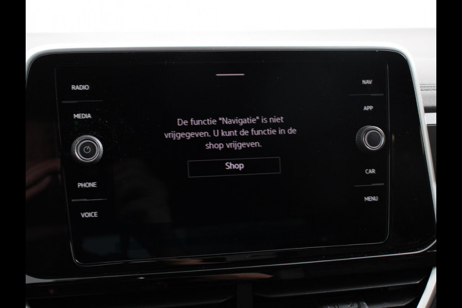 Volkswagen T-Roc 1.5 eTsi R-Line Edition Automaat Camera Navigatie Apple Carplay/Android Auto Climate control Lichtmetalen Velgen Extra Getint Glas Lichtmetalen Velgen Voorstoelen verwarmbaar