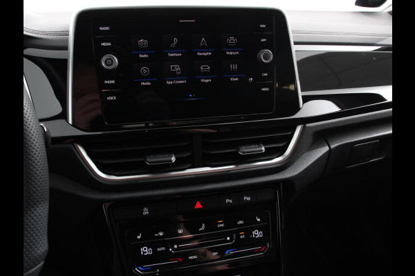 Volkswagen T-Roc 1.5 eTsi R-Line Edition Automaat Camera Navigatie Apple Carplay/Android Auto Climate control Lichtmetalen Velgen Extra Getint Glas Lichtmetalen Velgen Voorstoelen verwarmbaar