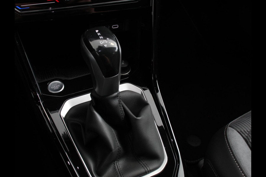 Volkswagen T-Roc 1.5 eTsi R-Line Edition Automaat Camera Navigatie Apple Carplay/Android Auto Climate control Lichtmetalen Velgen Extra Getint Glas Lichtmetalen Velgen Voorstoelen verwarmbaar