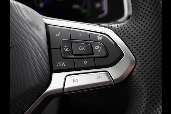 Volkswagen T-Roc 1.5 eTsi R-Line Edition Automaat Camera Navigatie Apple Carplay/Android Auto Climate control Lichtmetalen Velgen Extra Getint Glas Lichtmetalen Velgen Voorstoelen verwarmbaar
