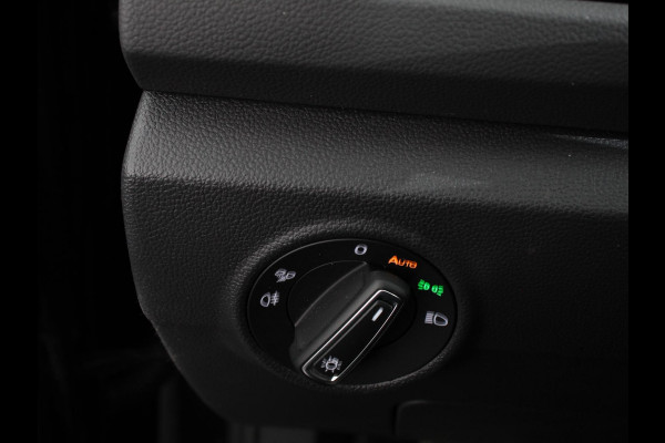 Volkswagen T-Roc 1.5 eTsi R-Line Edition Automaat Camera Navigatie Apple Carplay/Android Auto Climate control Lichtmetalen Velgen Extra Getint Glas Lichtmetalen Velgen Voorstoelen verwarmbaar