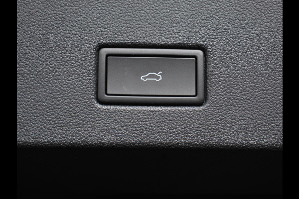 Volkswagen T-Roc 1.5 eTsi R-Line Edition Automaat Camera Navigatie Apple Carplay/Android Auto Climate control Lichtmetalen Velgen Extra Getint Glas Lichtmetalen Velgen Voorstoelen verwarmbaar
