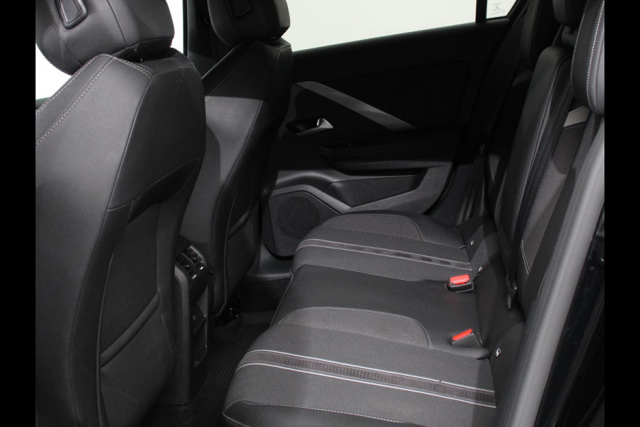 Opel Astra 1.2 Automaat GS Line Climate control Adaptieve cruise control LED Voorstoelen verwarmd Stuurwiel verwarmd Achteruitrij camera 360* Sfeer verlichting Apple carplay/ Android auto