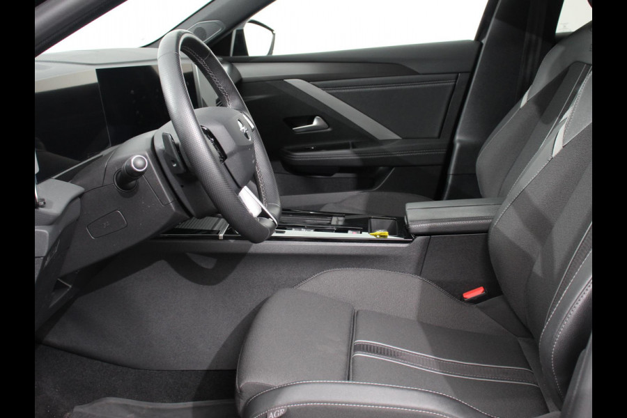 Opel Astra 1.2 Automaat GS Line Climate control Adaptieve cruise control LED Voorstoelen verwarmd Stuurwiel verwarmd Achteruitrij camera 360* Sfeer verlichting Apple carplay/ Android auto