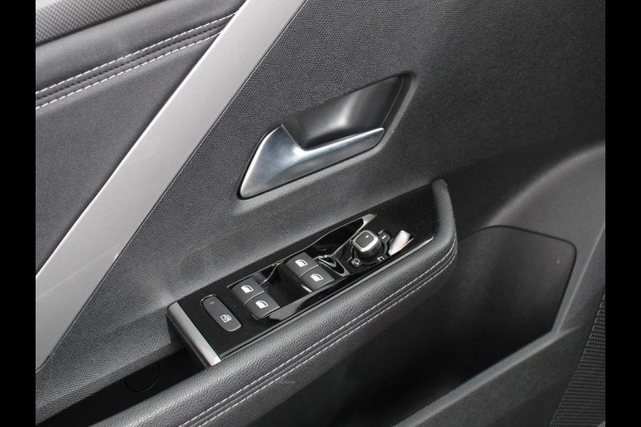Opel Astra 1.2 Automaat GS Line Climate control Adaptieve cruise control LED Voorstoelen verwarmd Stuurwiel verwarmd Achteruitrij camera 360* Sfeer verlichting Apple carplay/ Android auto