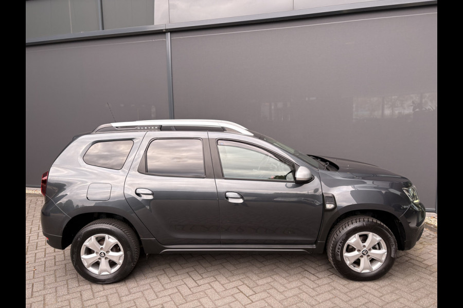 Dacia Duster 1.2 TCe Comfort Achteruitrijcamera - Airco - Navigatie - Trekhaak - Cruise control - Dakrails - Radio - Mistlampen voor - Start/stop systeem - Led verlichting - Elektrische ramen - Stuur multifunctioneel - Centrale vergrendeling met afstandsbediening - Bluetooth