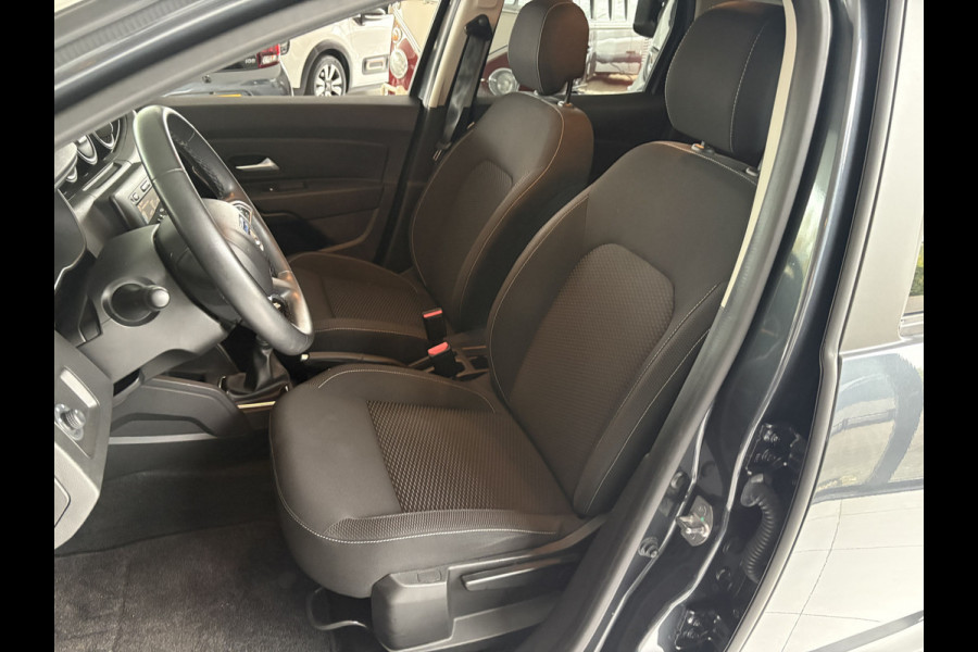 Dacia Duster 1.2 TCe Comfort Achteruitrijcamera - Airco - Navigatie - Trekhaak - Cruise control - Dakrails - Radio - Mistlampen voor - Start/stop systeem - Led verlichting - Elektrische ramen - Stuur multifunctioneel - Centrale vergrendeling met afstandsbediening - Bluetooth