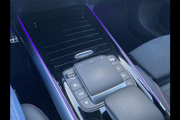 Mercedes-Benz GLA 180 Aut7 Solution AMG Pano.dak Stoel elctr+verw. Trekhaak Carplay Camera Business