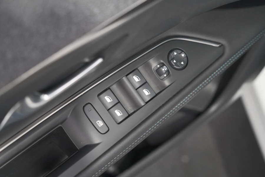 Peugeot 3008 1.6 Plug-in HYbrid 225 Allure | Camera | Dodehoekdetectie | Navigatie | Apple Carplay