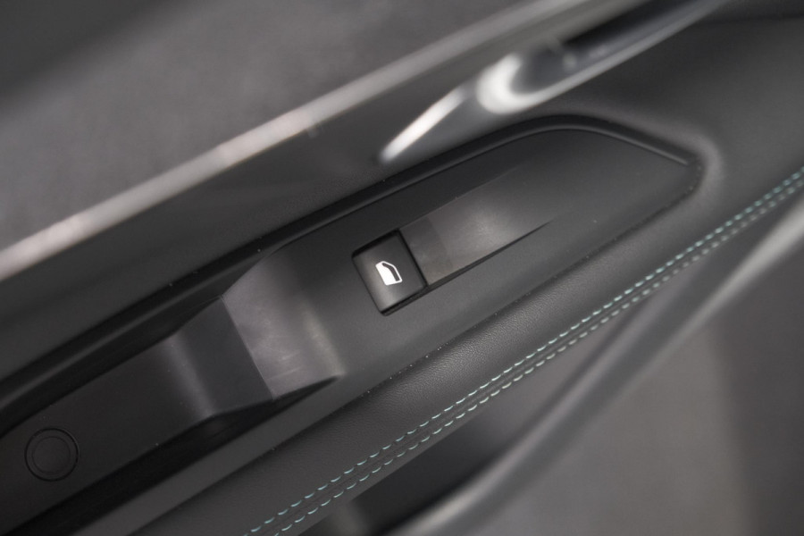 Peugeot 3008 1.6 Plug-in HYbrid 225 Allure | Camera | Dodehoekdetectie | Navigatie | Apple Carplay