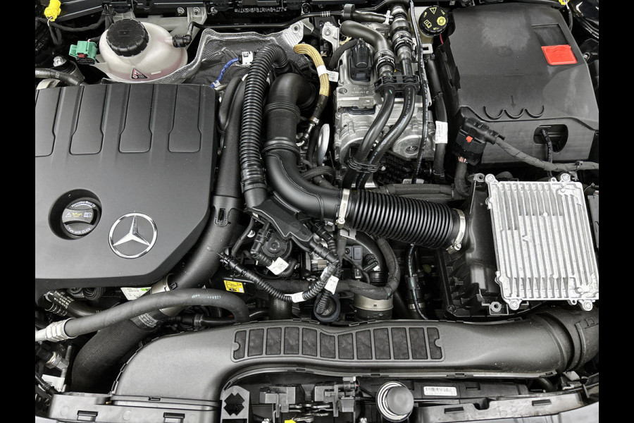 Mercedes-Benz CLA-Klasse Shooting Brake 250 e Star Edition AMG Line Plus Panoramadak | Burmester | Memory pakket | Keyless go Comfortpakket | Head up dispay Inclusief 24 maanden MB Certified garantie voor Europa.