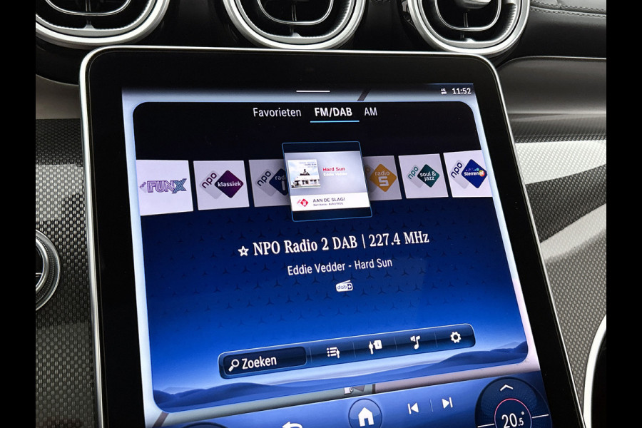 Mercedes-Benz GLC 300 e 4MATIC AMG Plug-In Hybride Night pakket |AMG Line | Memory pakket | Panoramadak | Stuurverwarming winterpakket | Inclusief 24 maanden MB Certified garantie voor Europa.