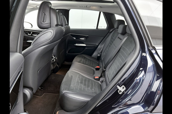 Mercedes-Benz GLC 300 e 4MATIC AMG Plug-In Hybride Night pakket |AMG Line | Memory pakket | Panoramadak | Stuurverwarming winterpakket | Inclusief 24 maanden MB Certified garantie voor Europa.