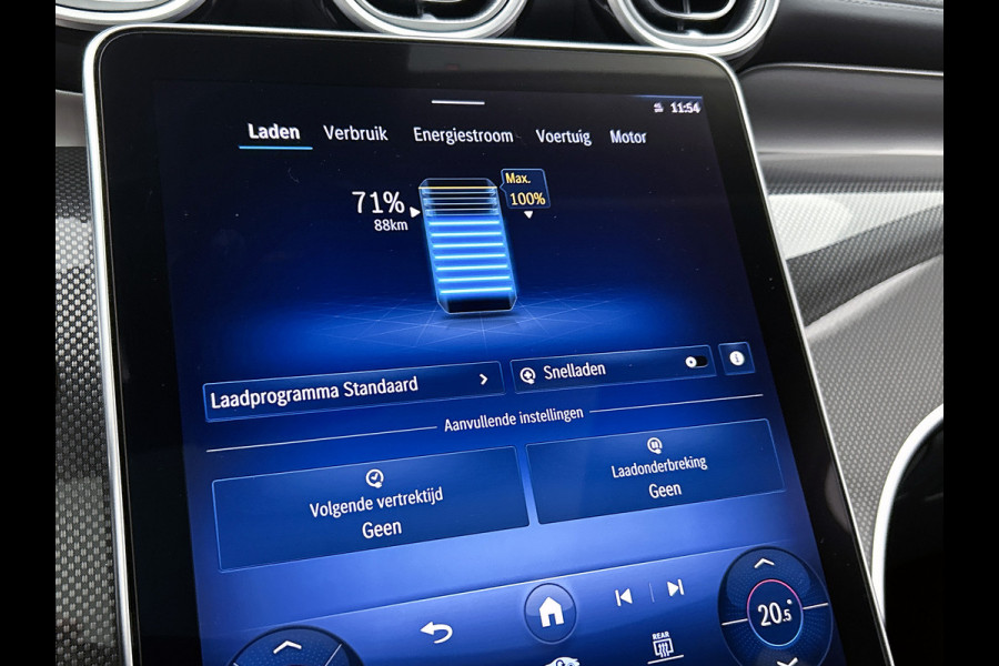 Mercedes-Benz GLC 300 e 4MATIC AMG Plug-In Hybride Night pakket |AMG Line | Memory pakket | Panoramadak | Stuurverwarming winterpakket | Inclusief 24 maanden MB Certified garantie voor Europa.