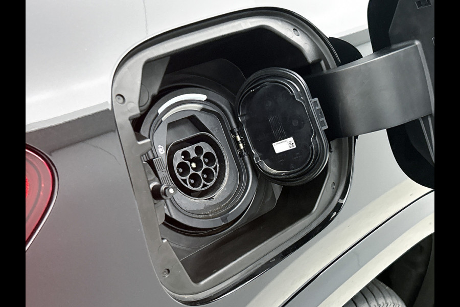 Mercedes-Benz GLA 250 e Star Edition AMG Line aug-26 | Panoramadak | 20 inch lichtemetalen velgen | lederen bekleding | MBUX wide screen | elect. bed. voorstoelen met memory | parking support Inclusief 24 maanden MB Certified garantie voor Europa.