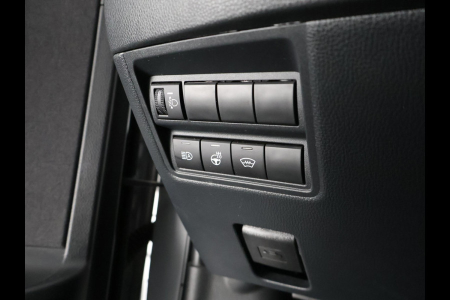Toyota Yaris Cross 1.5 HYBRID DYNAMIC LUXERY GARANTIE 2035 ! PARKEERSENSOREN VOOR & ACHTER . STOEL/STUUR VERWARMING . NAVIGATIE .