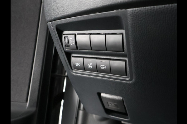 Toyota Yaris Cross 1.5 HYBRID DYNAMIC LUXERY GARANTIE 2035 ! PARKEERSENSOREN VOOR & ACHTER . STOEL/STUUR VERWARMING . NAVIGATIE .