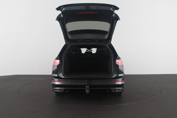 Volkswagen Golf Variant 1.5 eTSI R-Line Business > Trekhaak/IQ.Light/Camera/Winterpakket