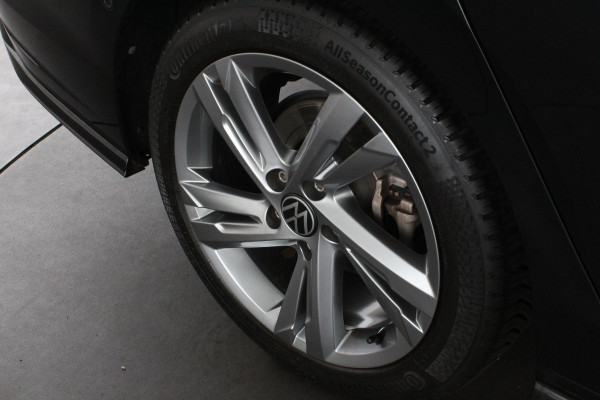 Volkswagen Golf Variant 1.5 eTSI R-Line Business > Trekhaak/IQ.Light/Camera/Winterpakket