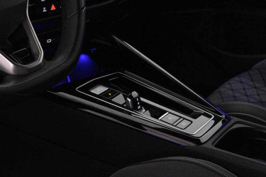 Volkswagen Golf Variant 1.5 eTSI R-Line Business > Trekhaak/IQ.Light/Camera/Winterpakket