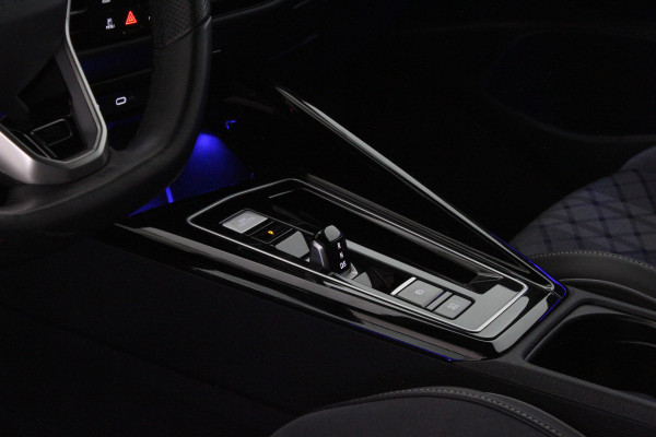 Volkswagen Golf Variant 1.5 eTSI R-Line Business > Trekhaak/IQ.Light/Camera/Winterpakket