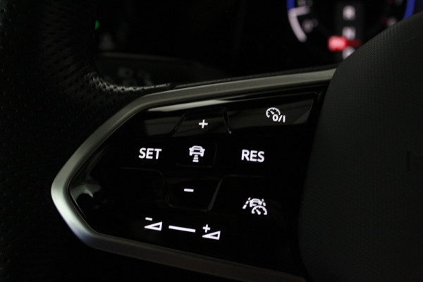 Volkswagen Golf Variant 1.5 eTSI R-Line Business > Trekhaak/IQ.Light/Camera/Winterpakket