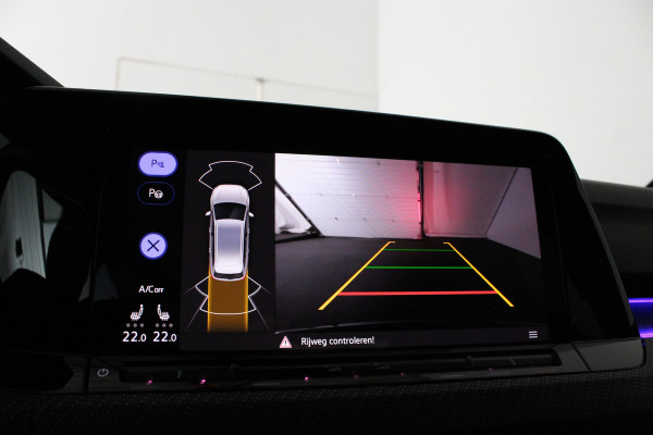 Volkswagen Golf Variant 1.5 eTSI R-Line Business > Trekhaak/IQ.Light/Camera/Winterpakket