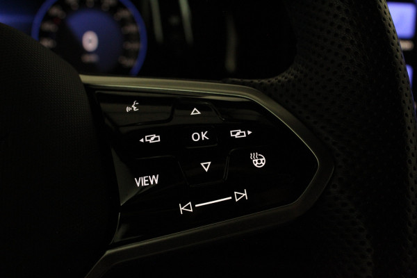 Volkswagen Golf Variant 1.5 eTSI R-Line Business > Trekhaak/IQ.Light/Camera/Winterpakket