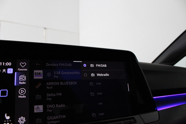 Volkswagen Golf Variant 1.5 eTSI R-Line Business > Trekhaak/IQ.Light/Camera/Winterpakket