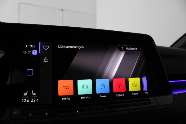 Volkswagen Golf Variant 1.5 eTSI R-Line Business > Trekhaak/IQ.Light/Camera/Winterpakket