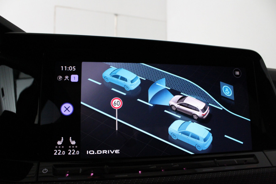 Volkswagen Golf Variant 1.5 eTSI R-Line Business > Trekhaak/IQ.Light/Camera/Winterpakket