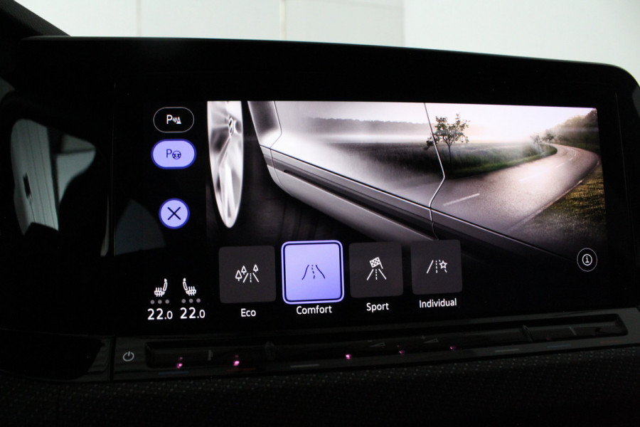 Volkswagen Golf Variant 1.5 eTSI R-Line Business > Trekhaak/IQ.Light/Camera/Winterpakket