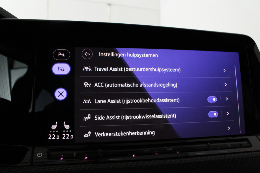 Volkswagen Golf Variant 1.5 eTSI R-Line Business > Trekhaak/IQ.Light/Camera/Winterpakket
