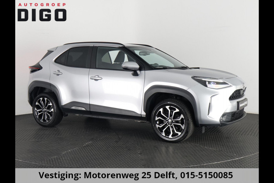 Toyota Yaris Cross 1.5 HYBRID DYNAMIC LUXERY GARANTIE 2035 ! PARKEERSENSOREN VOOR & ACHTER . STOEL/STUUR VERWARMING . NAVIGATIE .